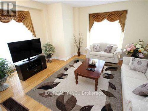 1919 Bur Oak Avenue, Markham, ON - Indoor Photo Showing Living Room