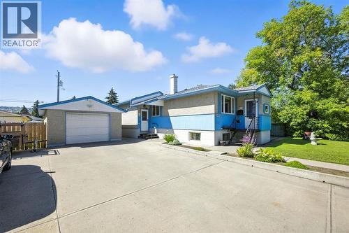 6383 32 Avenue Nw, Calgary, AB - Outdoor