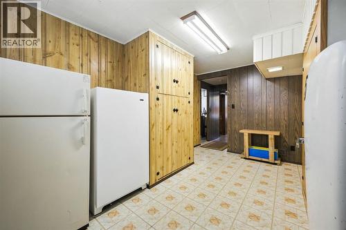 6383 32 Avenue Nw, Calgary, AB - Indoor