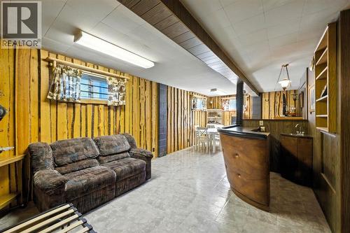 6383 32 Avenue Nw, Calgary, AB - Indoor Photo Showing Other Room