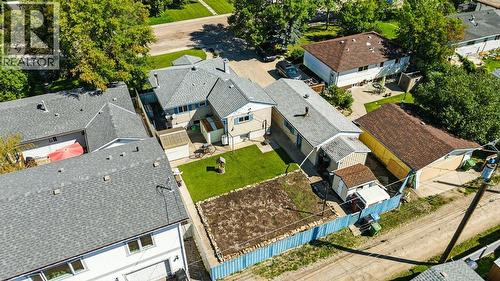 6383 32 Avenue Nw, Calgary, AB - Outdoor