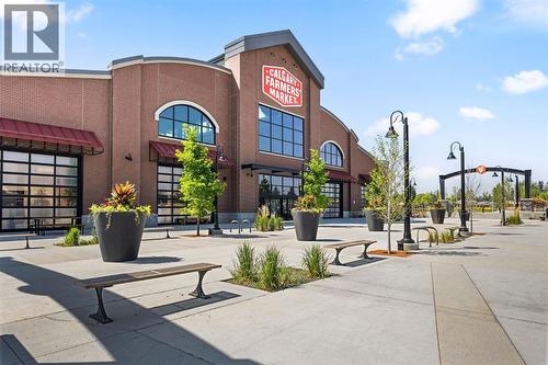 6383 32 Avenue Nw, Calgary, AB - Outdoor