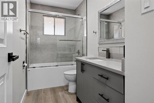 255 Rundleridge Drive Ne, Calgary, AB - Indoor Photo Showing Bathroom