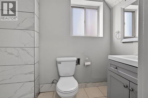 255 Rundleridge Drive Ne, Calgary, AB - Indoor Photo Showing Bathroom