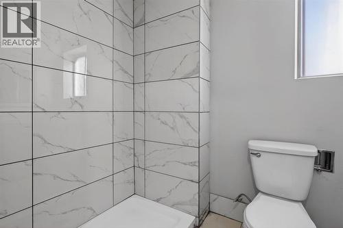255 Rundleridge Drive Ne, Calgary, AB - Indoor Photo Showing Bathroom