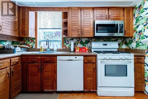 88 Cline Avenue N, Hamilton, ON - Indoor Photo Showing Kitchen
