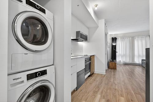 Salle de lavage - 301-1200 Rue Crescent, Montréal (Ville-Marie), QC - Indoor Photo Showing Laundry Room