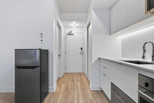 Cuisine - 301-1200 Rue Crescent, Montréal (Ville-Marie), QC - Indoor Photo Showing Kitchen