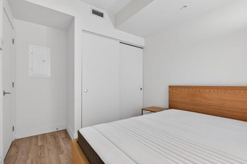 Chambre à coucher - 301-1200 Rue Crescent, Montréal (Ville-Marie), QC - Indoor Photo Showing Bedroom