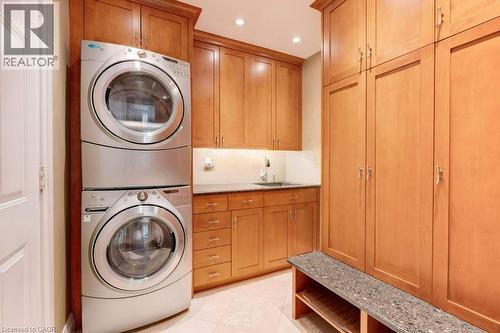 6365 Breckenridge Place, Burlington, ON - Indoor Photo Showing Laundry Room