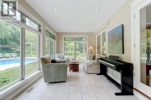 6365 Breckenridge Place, Burlington, ON - Indoor Photo Showing Living Room