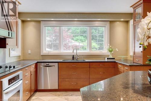 6365 Breckenridge Place, Burlington, ON - Indoor Photo Showing Kitchen