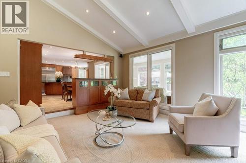 6365 Breckenridge Place, Burlington, ON - Indoor Photo Showing Living Room