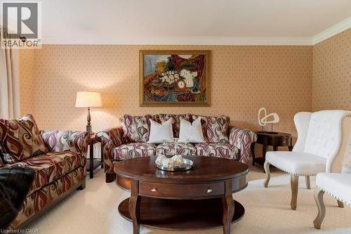 6365 Breckenridge Place, Burlington, ON - Indoor Photo Showing Living Room