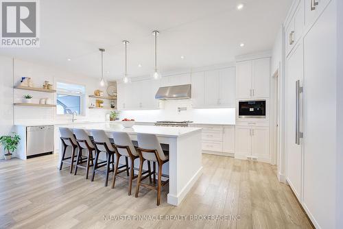 2168 Ironwood Road, London South (South K), ON - Indoor Photo Showing Kitchen With Upgraded Kitchen