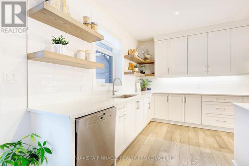 2168 Ironwood Road, London South (South K), ON - Indoor Photo Showing Kitchen
