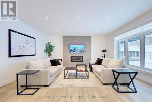 2168 Ironwood Road, London South (South K), ON - Indoor Photo Showing Living Room