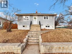 198 1 Street NE  Medicine Hat, AB T1A 5K3