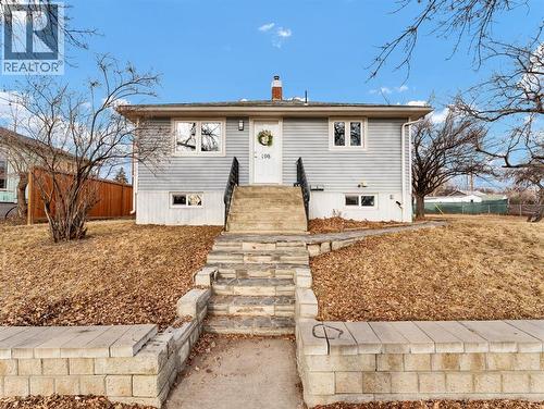 198 1 Street NE  Medicine Hat, AB T1A 5K3