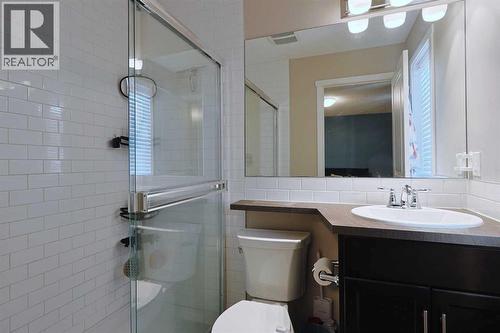 27 Nolanlake Point Nw, Calgary, AB - Indoor Photo Showing Bathroom