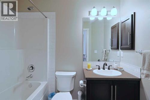 27 Nolanlake Point Nw, Calgary, AB - Indoor Photo Showing Bathroom