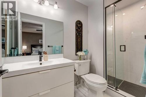 35 Woodstock Road Sw, Calgary, AB - Indoor Photo Showing Bathroom
