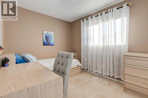35 Woodstock Road Sw, Calgary, AB - Indoor