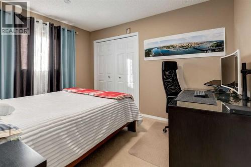 35 Woodstock Road Sw, Calgary, AB - Indoor Photo Showing Bedroom