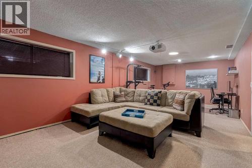 35 Woodstock Road Sw, Calgary, AB - Indoor