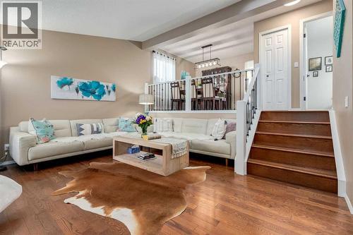 35 Woodstock Road Sw, Calgary, AB - Indoor Photo Showing Living Room