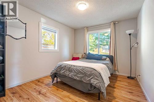 Primary Bedroom - 6507 34 Avenue Nw, Calgary, AB - Indoor Photo Showing Bedroom
