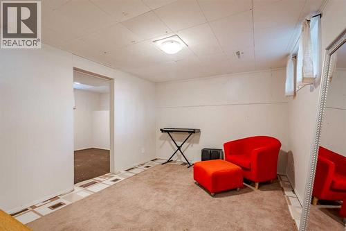 6507 34 Avenue Nw, Calgary, AB - Indoor Photo Showing Other Room