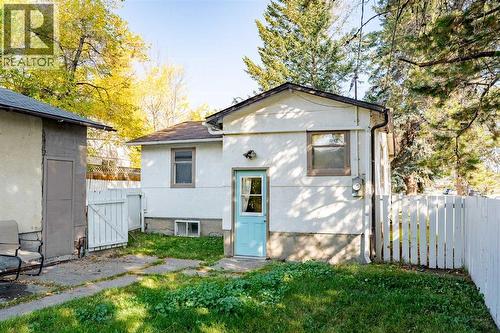 6507 34 Avenue Nw, Calgary, AB - Outdoor