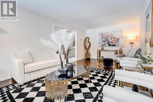 27 Pining Road, Markham, ON - Indoor Photo Showing Living Room