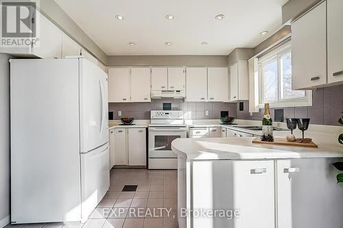 27 Pining Road, Markham, ON - Indoor Photo Showing Kitchen