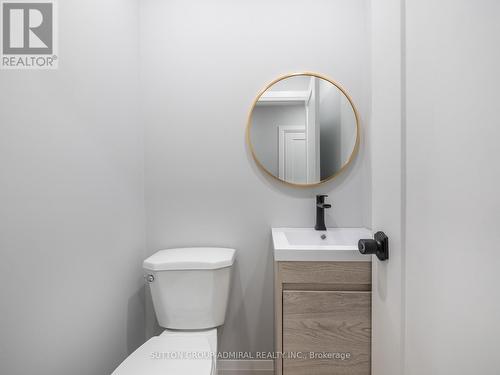393 Paliser Crescent S, Richmond Hill, ON - Indoor Photo Showing Bathroom
