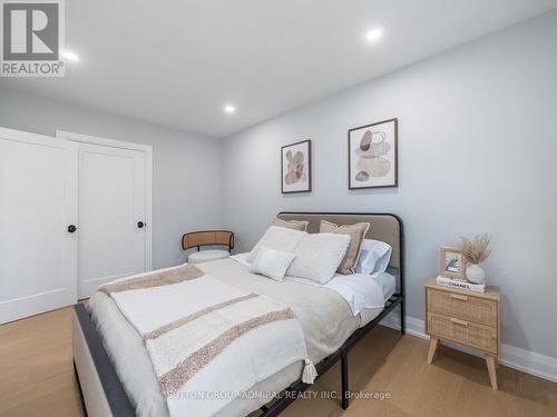 393 Paliser Crescent S, Richmond Hill, ON - Indoor Photo Showing Bedroom