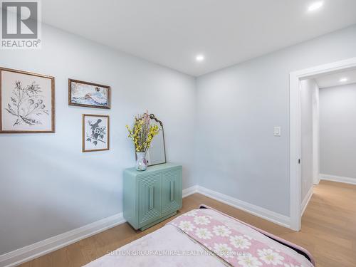 393 Paliser Crescent S, Richmond Hill, ON - Indoor Photo Showing Bedroom