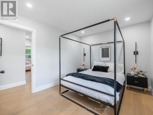 393 Paliser Crescent S, Richmond Hill, ON - Indoor Photo Showing Bedroom