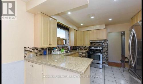7714 Redstone Road, Mississauga, ON - Indoor Photo Showing Kitchen