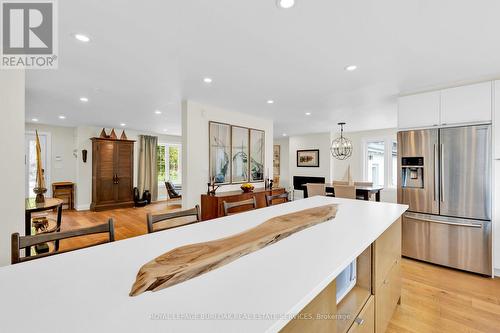 912 Boothman Avenue, Burlington, ON - Indoor Photo Showing Kitchen