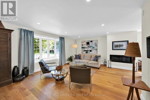 912 Boothman Avenue, Burlington, ON - Indoor Photo Showing Living Room