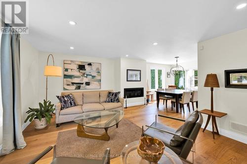 912 Boothman Avenue, Burlington, ON - Indoor Photo Showing Living Room