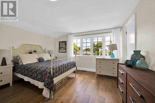 912 Boothman Avenue, Burlington, ON - Indoor Photo Showing Bedroom