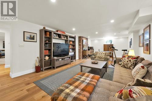912 Boothman Avenue, Burlington, ON - Indoor Photo Showing Living Room