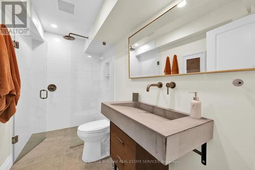 912 Boothman Avenue, Burlington, ON - Indoor Photo Showing Bathroom