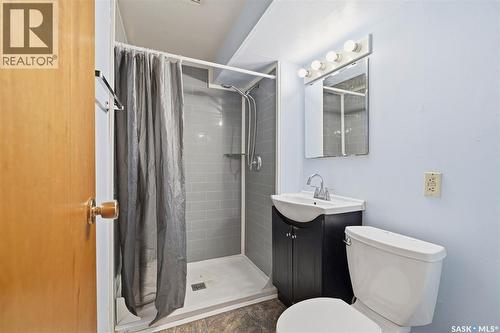 1128 4Th Street E, Saskatoon, SK - Indoor Photo Showing Bathroom