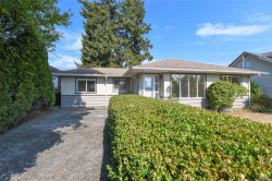577 17th St  Courtenay, BC V9N 1Y9