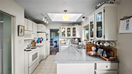 3855 Haro Rd, Saanich, BC 