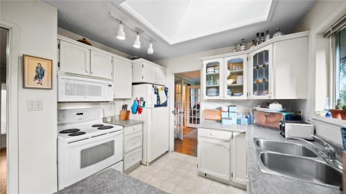 3855 Haro Rd, Saanich, BC 